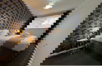 Photo 2 - Modern Spacious Apartment in Private Grounds