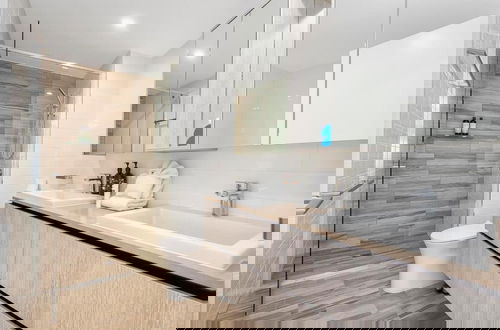 Foto 17 - Luxury 3 Bedroom Ocean View Apartment