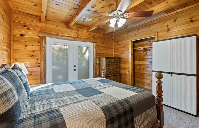 Rustic 3br Cabin Near Lake w/ Hot Tub! - Photo 3