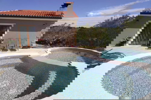 Foto 15 - Modern Villa With Swimming Pool and Garden