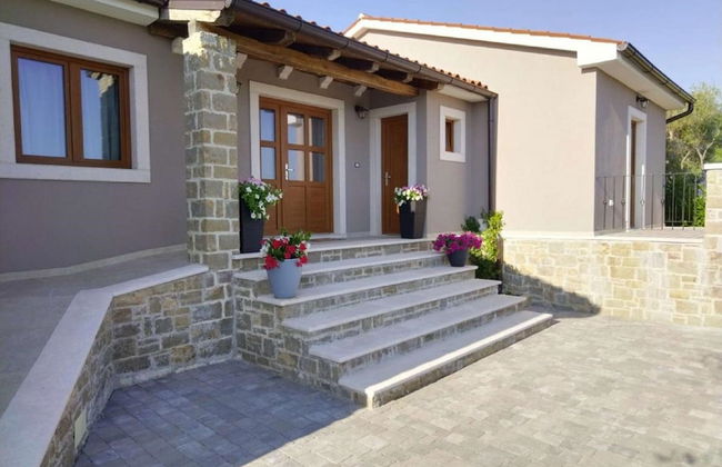 Modern Villa With Swimming Pool and Garden - Foto 23
