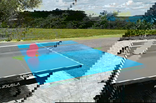 Foto 18 - Modern Villa With Swimming Pool and Garden
