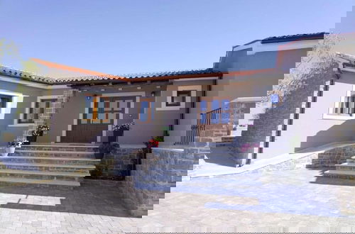 Foto 21 - Modern Villa With Swimming Pool and Garden