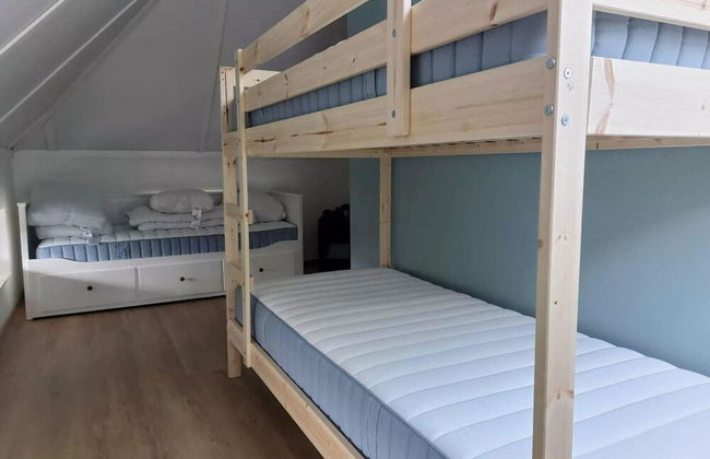 Comfortable Holiday Home With Garden - Photo 3