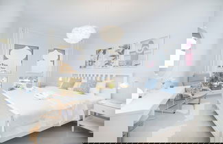 Foto 3 - Contemporary Living by The Sea 2BD New Listing