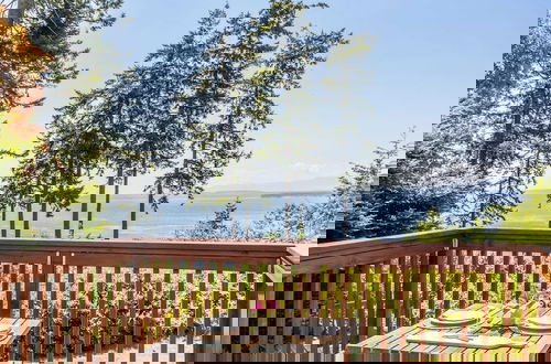 Photo 7 - Smugglers Lagoon Beach Cottage by Avantstay