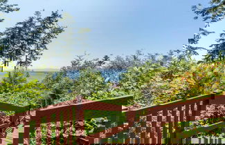 Photo 2 - Smugglers Lagoon Beach Cottage by Avantstay