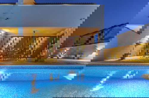 Foto 18 - Modern Home With Swimming Pool and Wellness