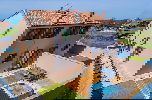 Foto 1 - Modern Home With Swimming Pool and Wellness