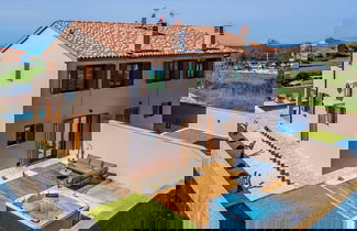 Foto 1 - Modern Home With Swimming Pool and Wellness