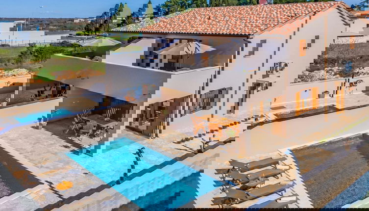 Foto 1 - Modern Home With Swimming Pool and Wellness