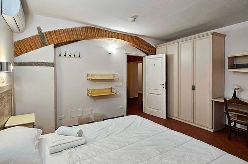 Photo 12 - Spacious Apartment in the Historic Center for Groups