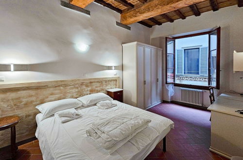 Photo 11 - Spacious Apartment in the Historic Center for Groups