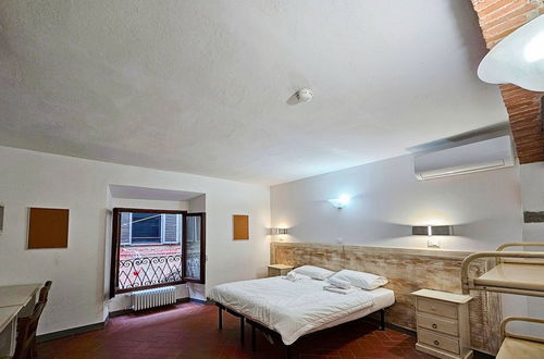 Photo 3 - Spacious Apartment in the Historic Center for Groups