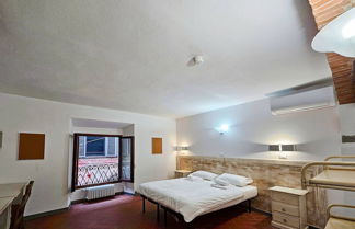 Foto 3 - Spacious Apartment in the Historic Center for Groups