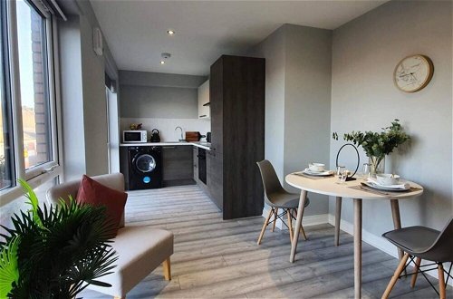 Photo 8 - Inviting 1-bed Apartment in the Heart of Sheffield