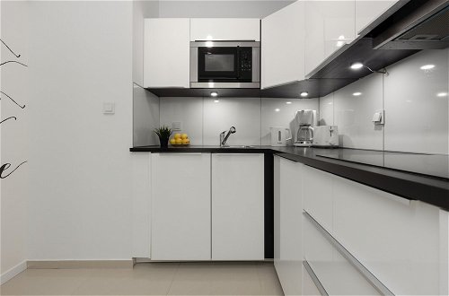 Photo 8 - Apartment With Bathub by Renters