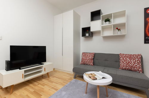 Photo 20 - Apartment With Bathub by Renters