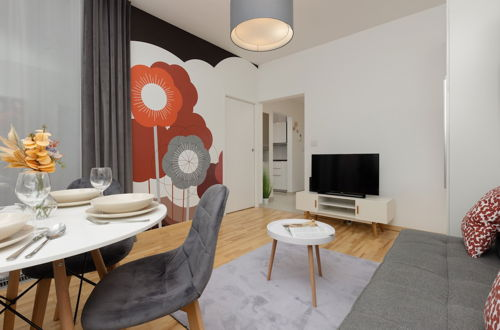 Photo 13 - Apartment With Bathub by Renters