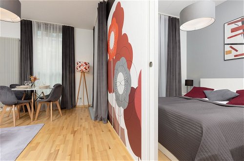 Foto 3 - Apartment With Bathub by Renters