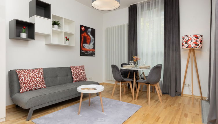 Photo 1 - Apartment With Bathub by Renters