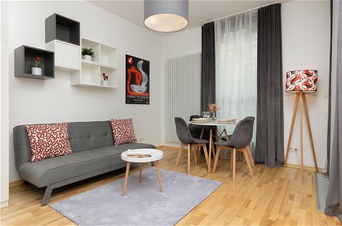 Foto 1 - Apartment With Bathub by Renters