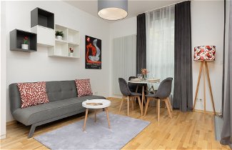Photo 1 - Apartment With Bathub by Renters