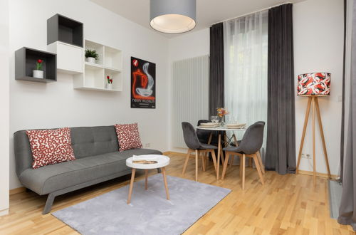 Photo 19 - Apartment With Bathub by Renters