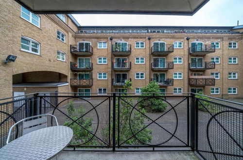 Photo 18 - Luxury 1 Bed Apartment Close To Excel & o2