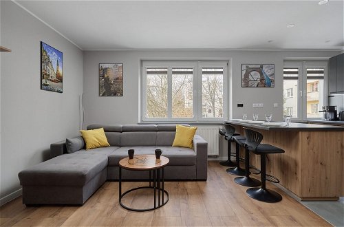 Foto 20 - Modern Kotsisa Apartment by Renters