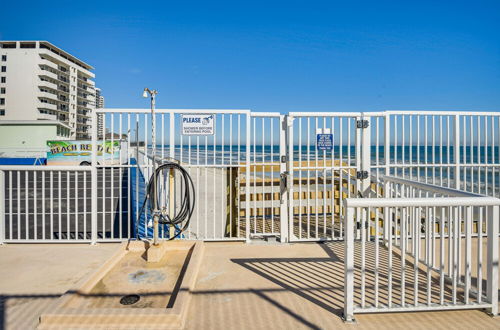 Foto 4 - Beachfront Daytona Condo w/ Pool & Hot Tub Access