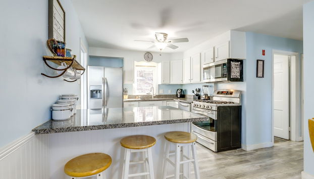 Worcester Home on Indian Lake w/ Shared Boat Dock - Foto 3, Interior