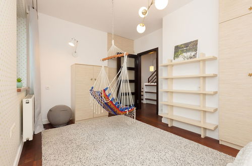 Photo 19 - 4-bedroom House in Warsaw by Renters