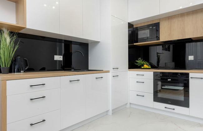 8th Floor Apartment in Warsaw by Renters - Photo 10