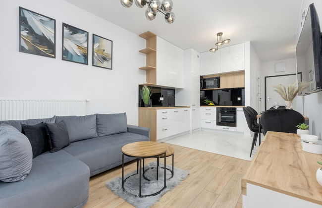 8th Floor Apartment in Warsaw by Renters - Photo 1