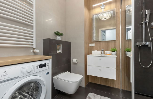 8th Floor Apartment in Warsaw by Renters - Photo 31