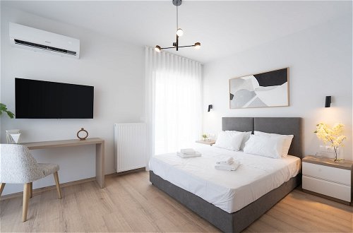 Photo 4 - Luxury Apartment near Floisvos Marina