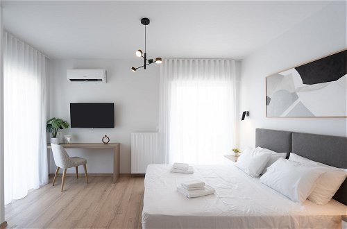 Photo 14 - Luxury Apartment near Floisvos Marina