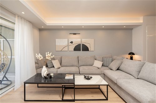 Photo 25 - Luxury Apartment near Floisvos Marina