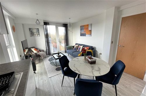 Foto 19 - Stunning 1-bed Short Let Apartment in Salford