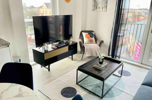 Photo 1 - Stunning 1-bed Short Let Apartment in Salford