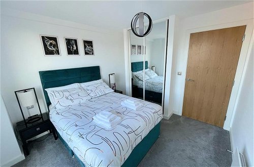 Foto 9 - Stunning 1-bed Short Let Apartment in Salford