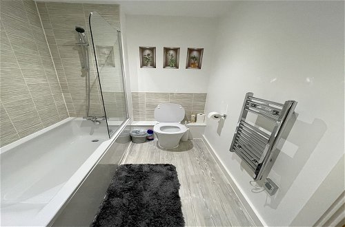 Foto 15 - Stunning 1-bed Short Let Apartment in Salford