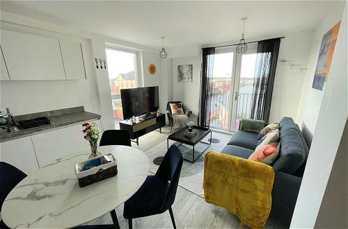 Foto 13 - Stunning 1-bed Short Let Apartment in Salford