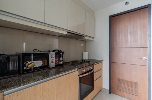 Photo 16 - Luxury 2BR Gem in One Uptown, bgc