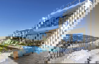 Photo 1 - Sanders View - Cozy 3-bdr Villa With Infinity Pool