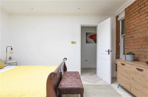 Photo 9 - Stunning 4-bed Property in London-parking & Garden