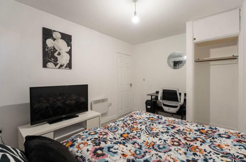 Photo 3 - Stylish 2 Bedroom Apartment in Birmingham