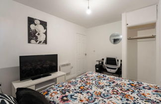 Photo 3 - Stylish 2 Bedroom Apartment in Birmingham