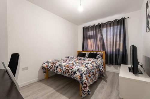 Photo 2 - Stylish 2 Bedroom Apartment in Birmingham